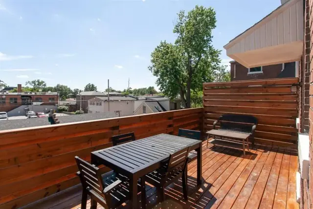 The Grande Highland: Private deck with dining table