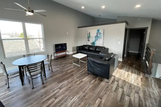 Triple Crown Retreat: Living area with dining table