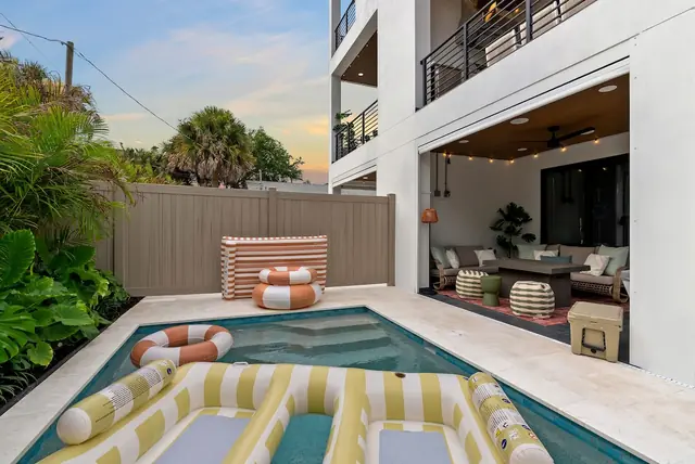 The Hibiscus House: Pool and covered patio