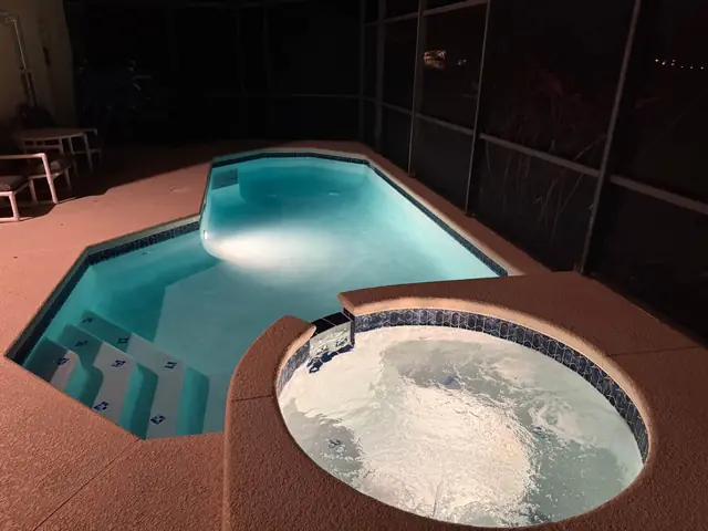 Disney Getaway Villa: Pool and spa at night