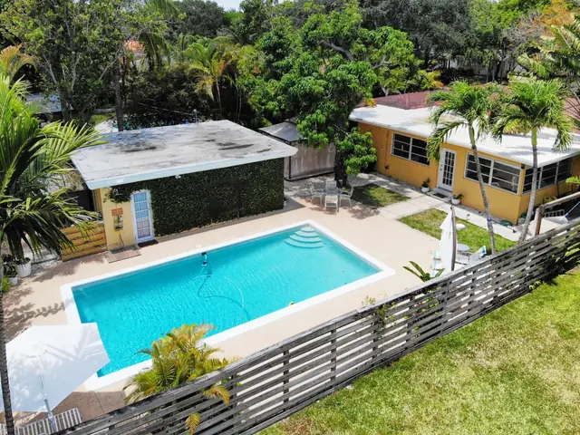 Miami Pool Oasis: Aerial view of the pool and pool house