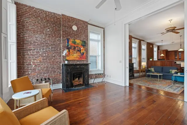 NULU Oasis: Fireplace and living room