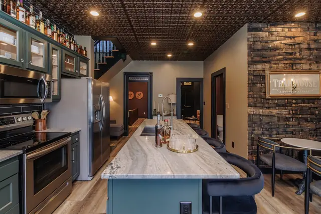 The TrailHouse: Kitchen island and stools