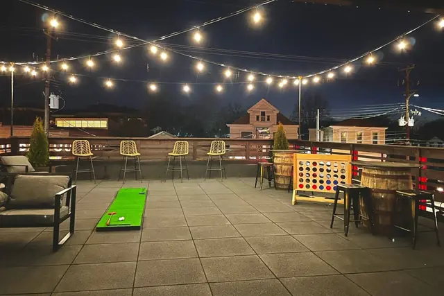 Golden Bungalou Retreat – Premier Group Vacation Rental in Louisville: Rooftop terrace with string lights