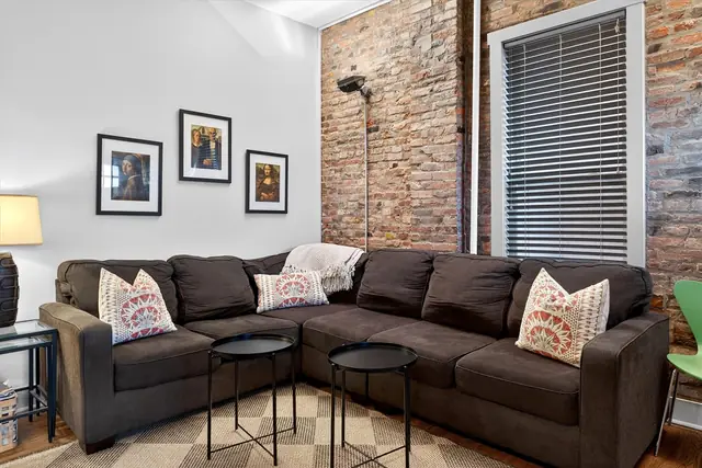 Churchill Backside-Bourbon Trail, EXPO & Derby!: Living room with brown sectional