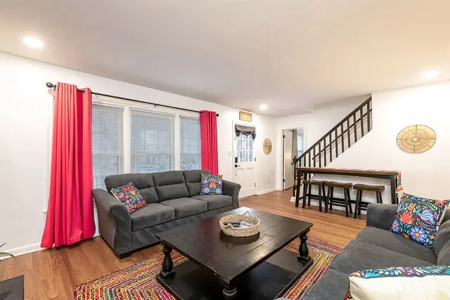 +51: Living room and staircase