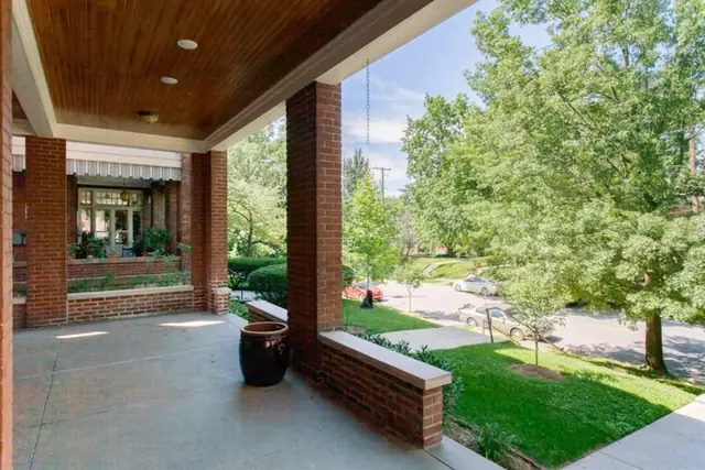 The Grande Highland: Covered front porch