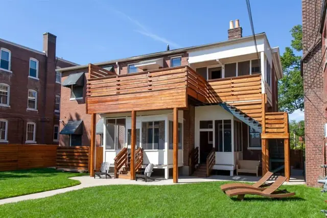 The Grande Highland: Back deck and lawn