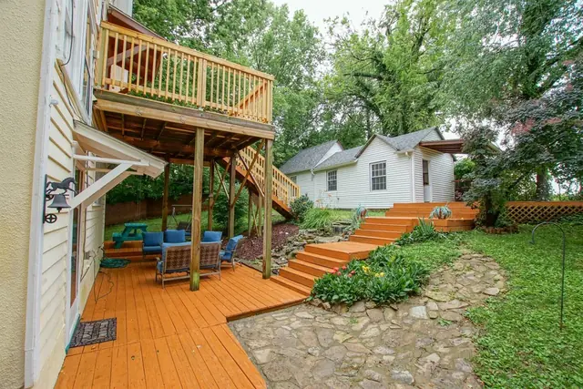 Hillcrest Hideaway: Back deck and garden stairs