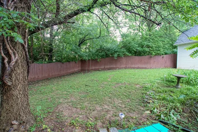 Hillcrest Hideaway: Back yard