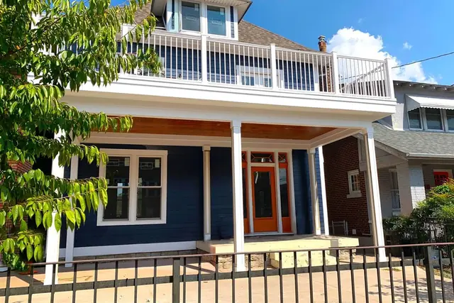 Highlands Bourbon Retreat: Front porch and upper balcony