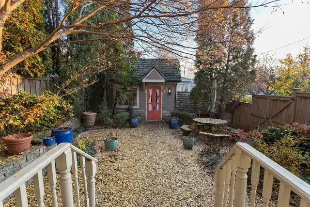 Cozy Cottage off Frankfort Ave | Louisville Studio: Garden courtyard and cottage in autumn