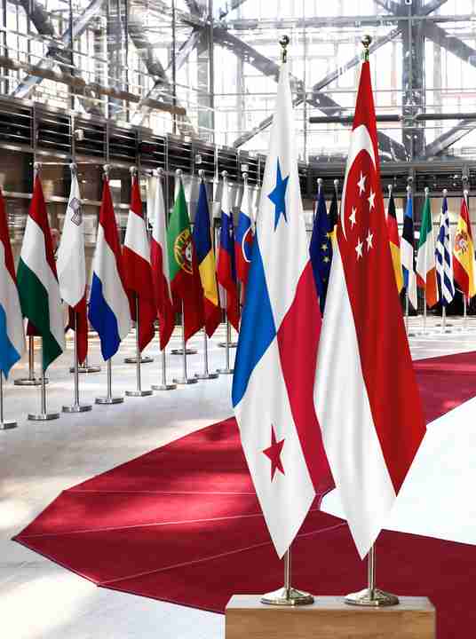 Panama Singapore Flags