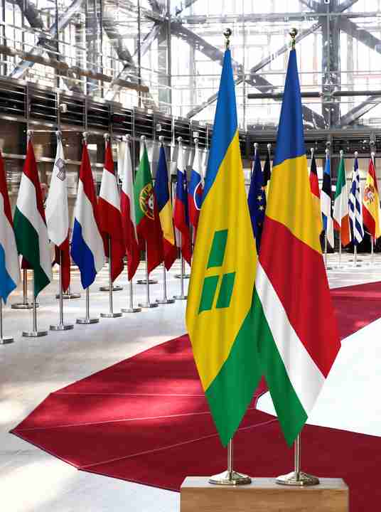 Saint Vincent and the Grenadines Seychelles Flags