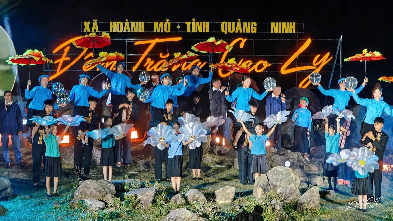 Tiết mục văn nghệ của người dân Hoành Mô trong Đêm trăng Cao Ly