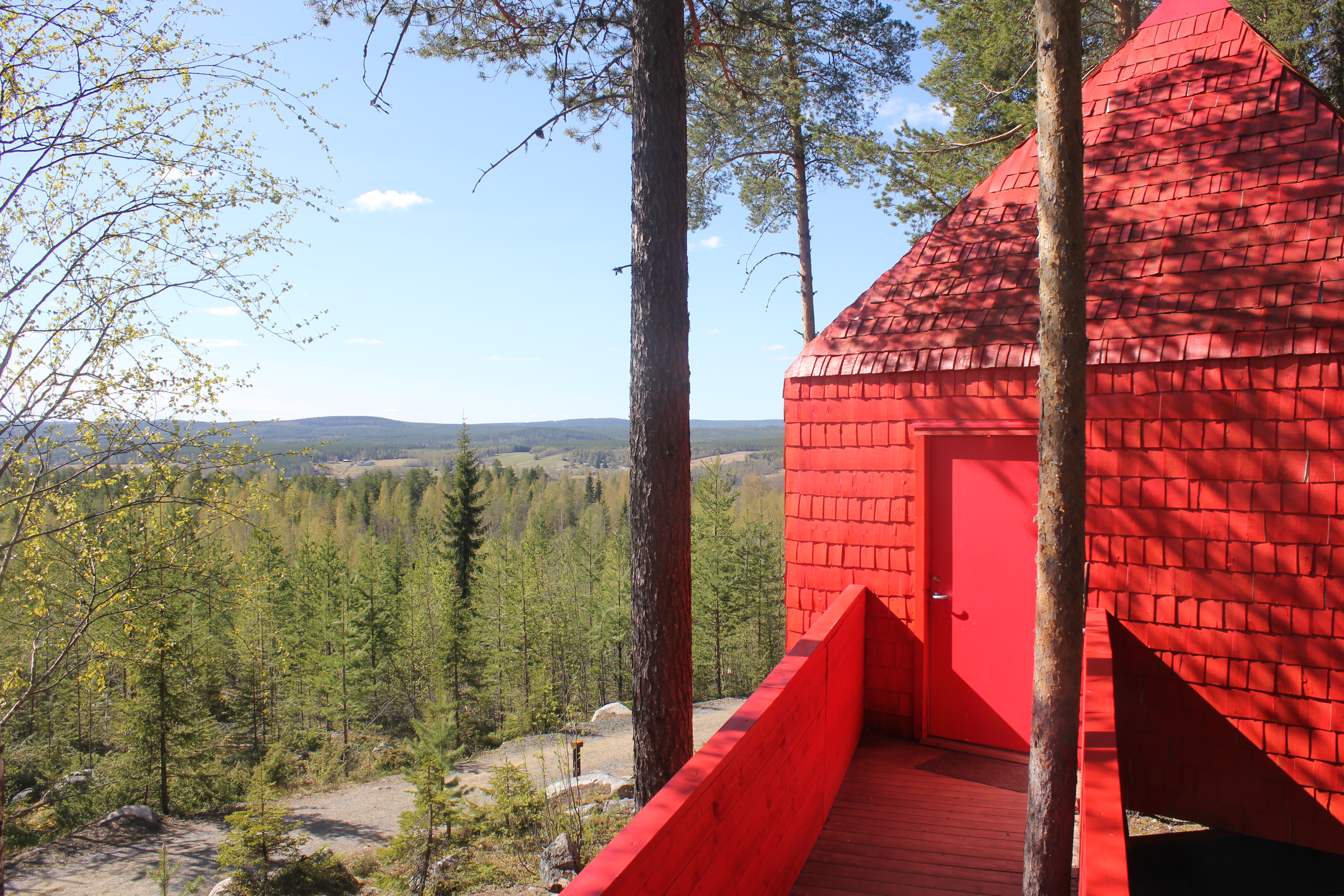 Treehotel-Sweden-bluecone-outside-02.jpg.jpg