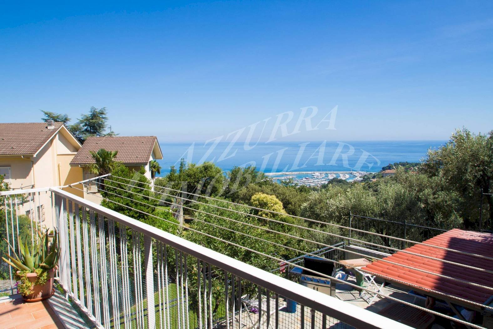 Varazze, splendido appartamento in villa con vista mare