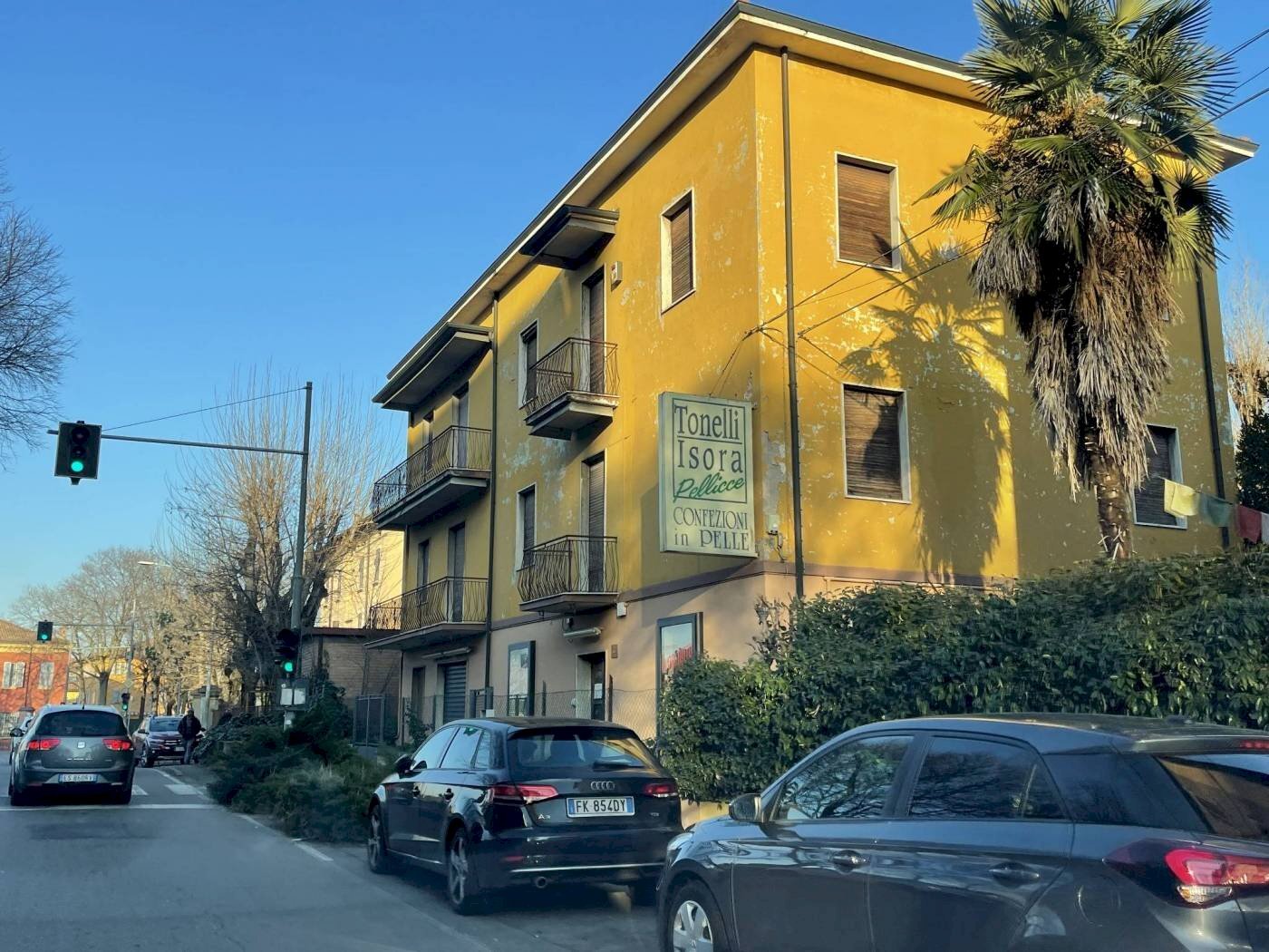 Casa indipendente con attività