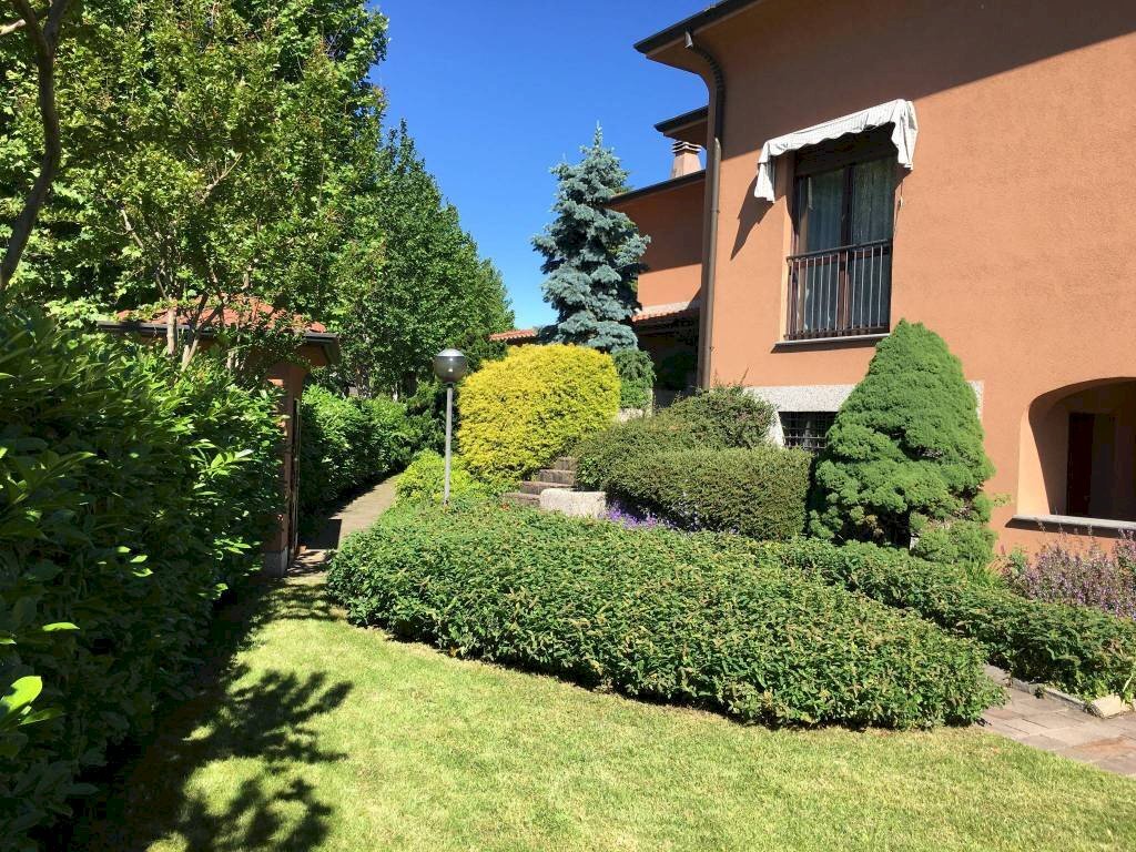 Villa indipendente DI PRESTIGIO con giardino