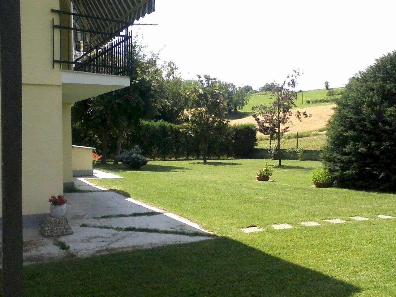 VALMADONNA - VENDESI VILLA - (RIF. 97VV)