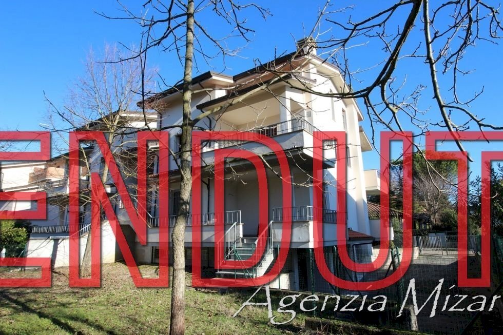 Rif. V837 - Imola zona S. Lucia – Cielo-terra al grezzo con giardino