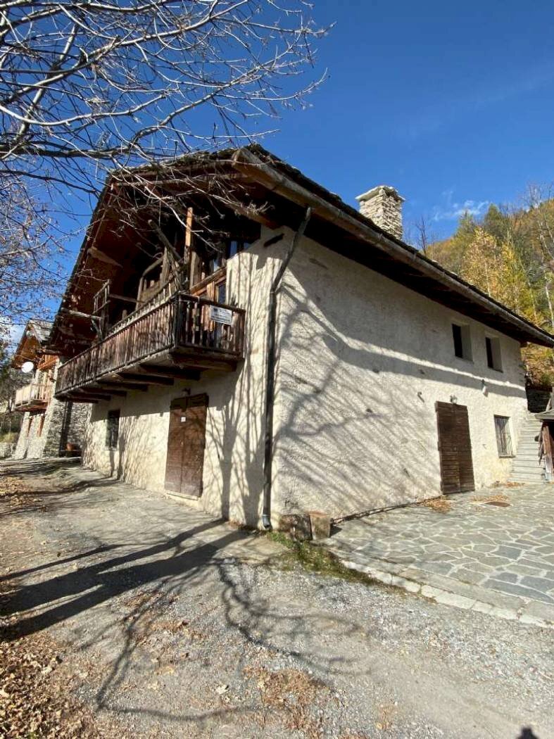 Bardonecchia, Baita alpina alla frazione LE BRUE