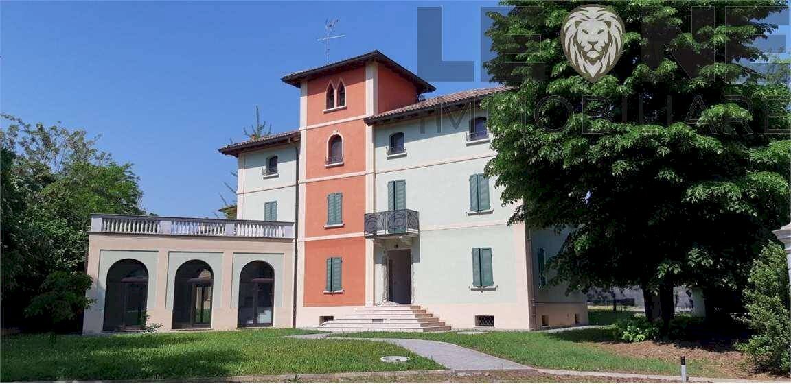 VILLA IN VENDITA COMPLETAMENTE RISTRUTTURATA