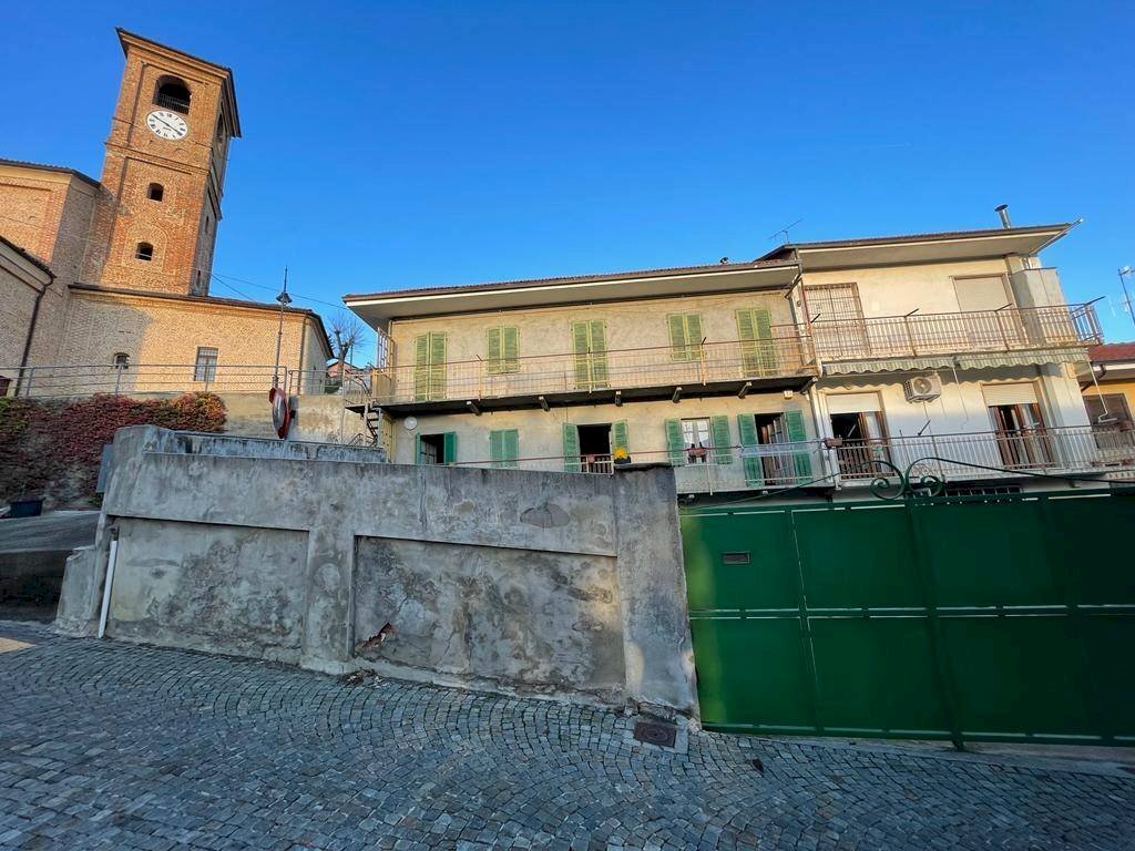 BALDISSERO D'ALBA: CASA PLURIFAMILIARE CON VISTA