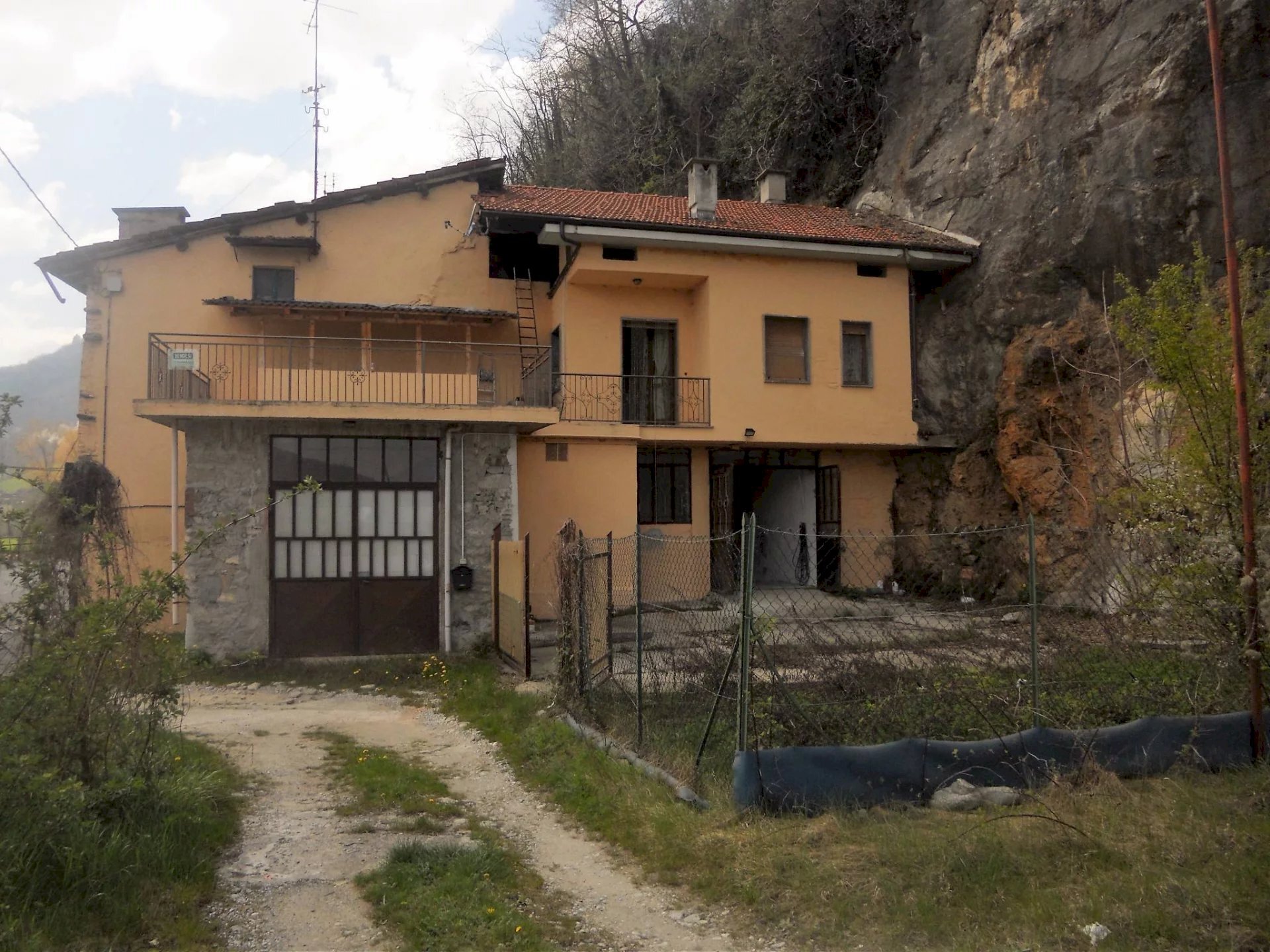 in Borgo San Dalmazzo proponiamo rustico con bilocale completamente ristrutturato, incassato sul...