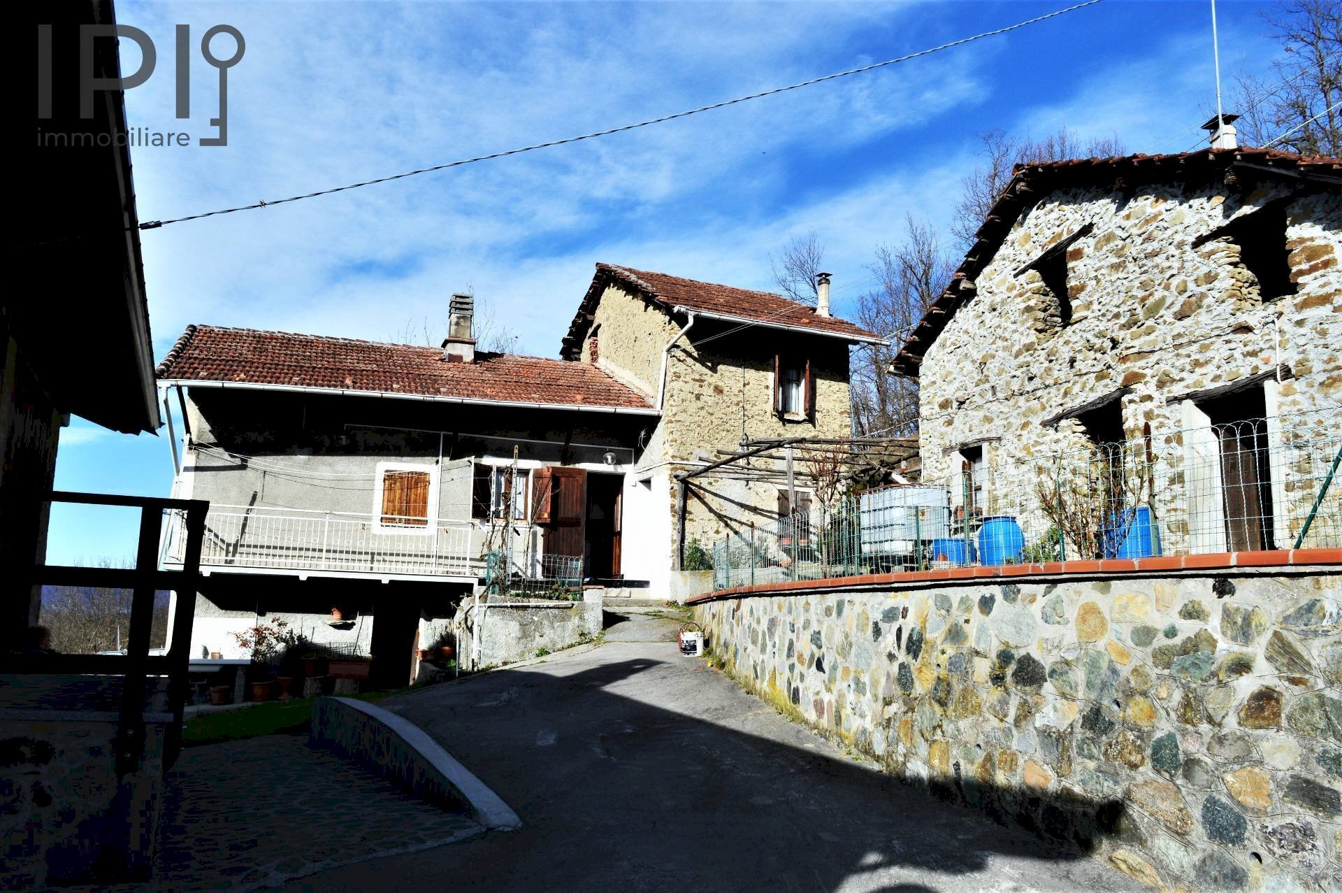 Vendita Casa indipendente Loc. berri, Dego