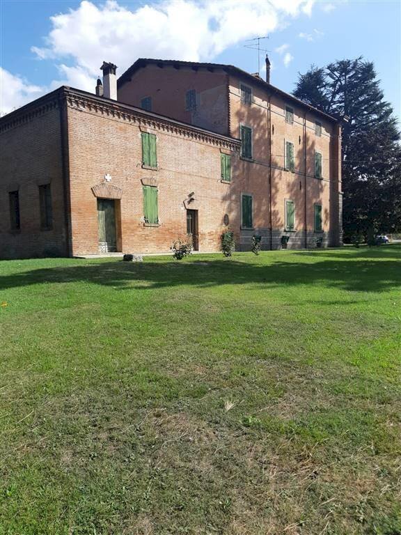 Villa unifamiliare, da ristrutturare, 1300 m