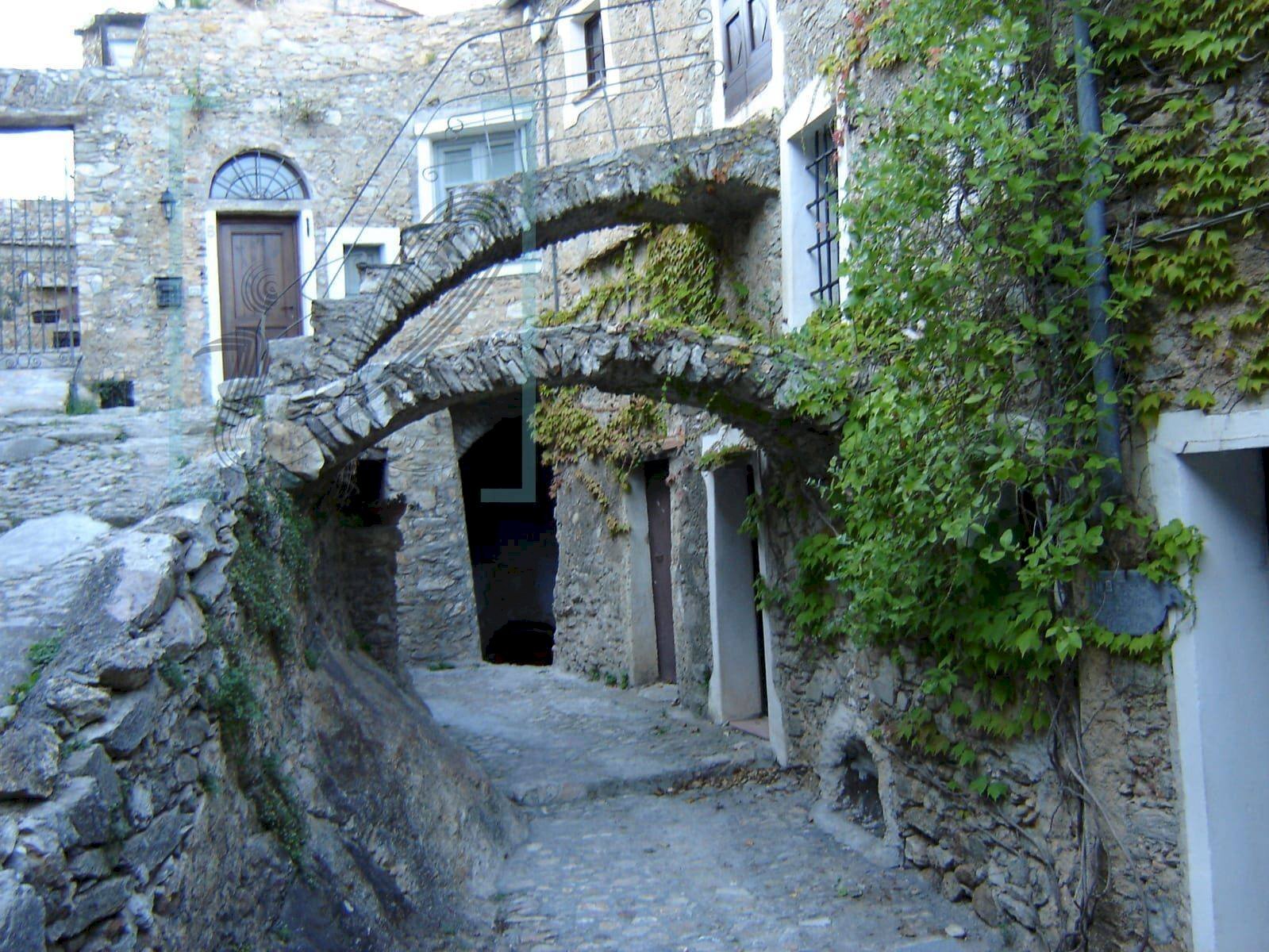 Vendita Rustico via al castello, Castelvecchio di Rocca Barbena