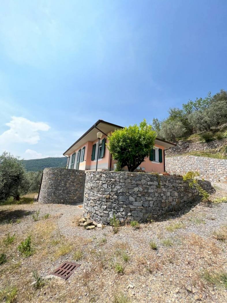 villa in vendita ad Arnasco