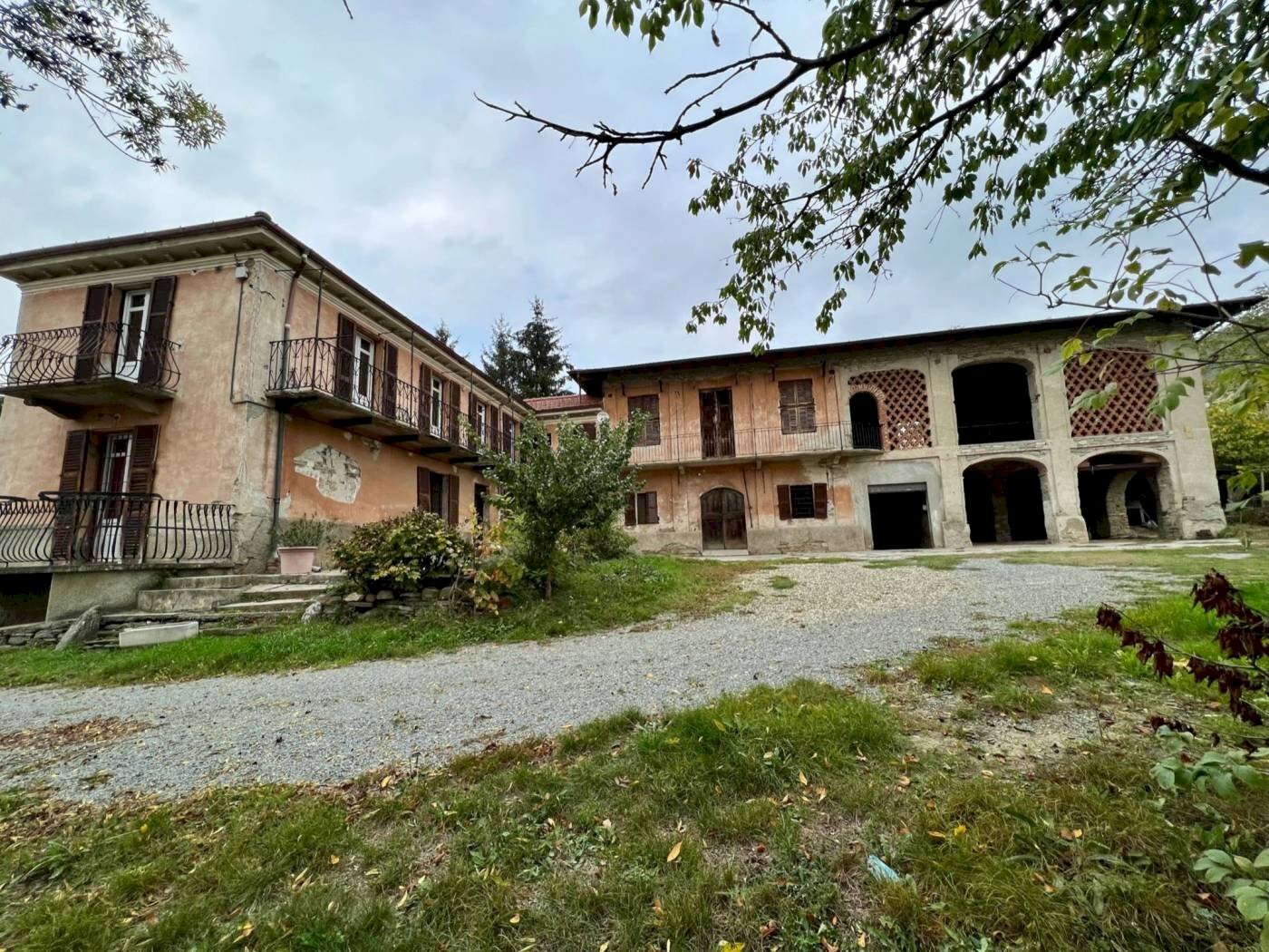 Rustico panoramico da ristrutturare