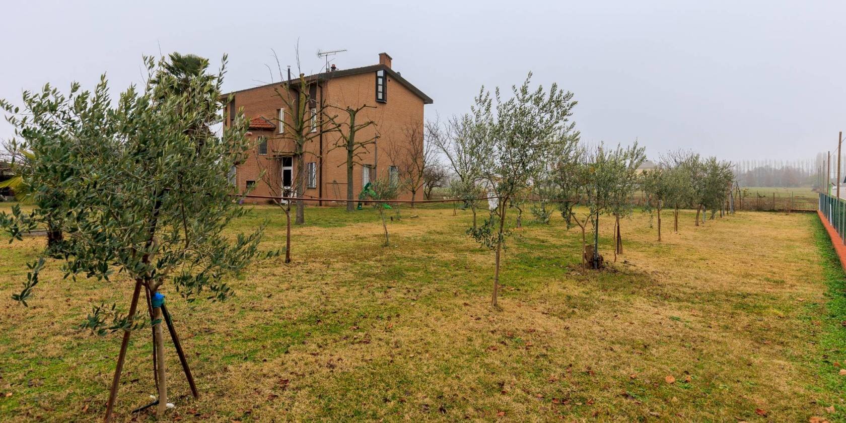 VILLA MONOFAMIGLIARE CARATTERIZZATA DAGLI AMPI SPAZI