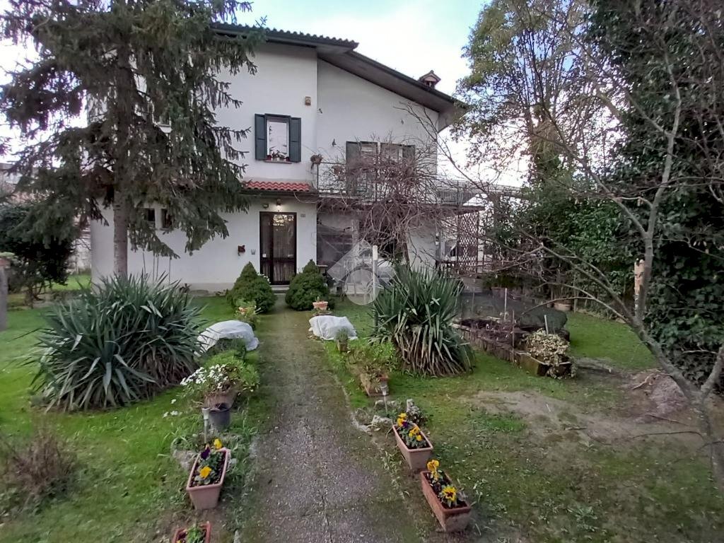 Casa indipendente in vendita