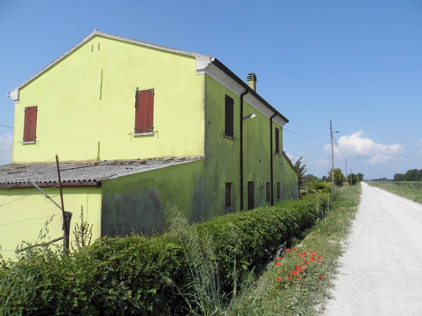 Casa singola con un ettaro di terreno agricolo