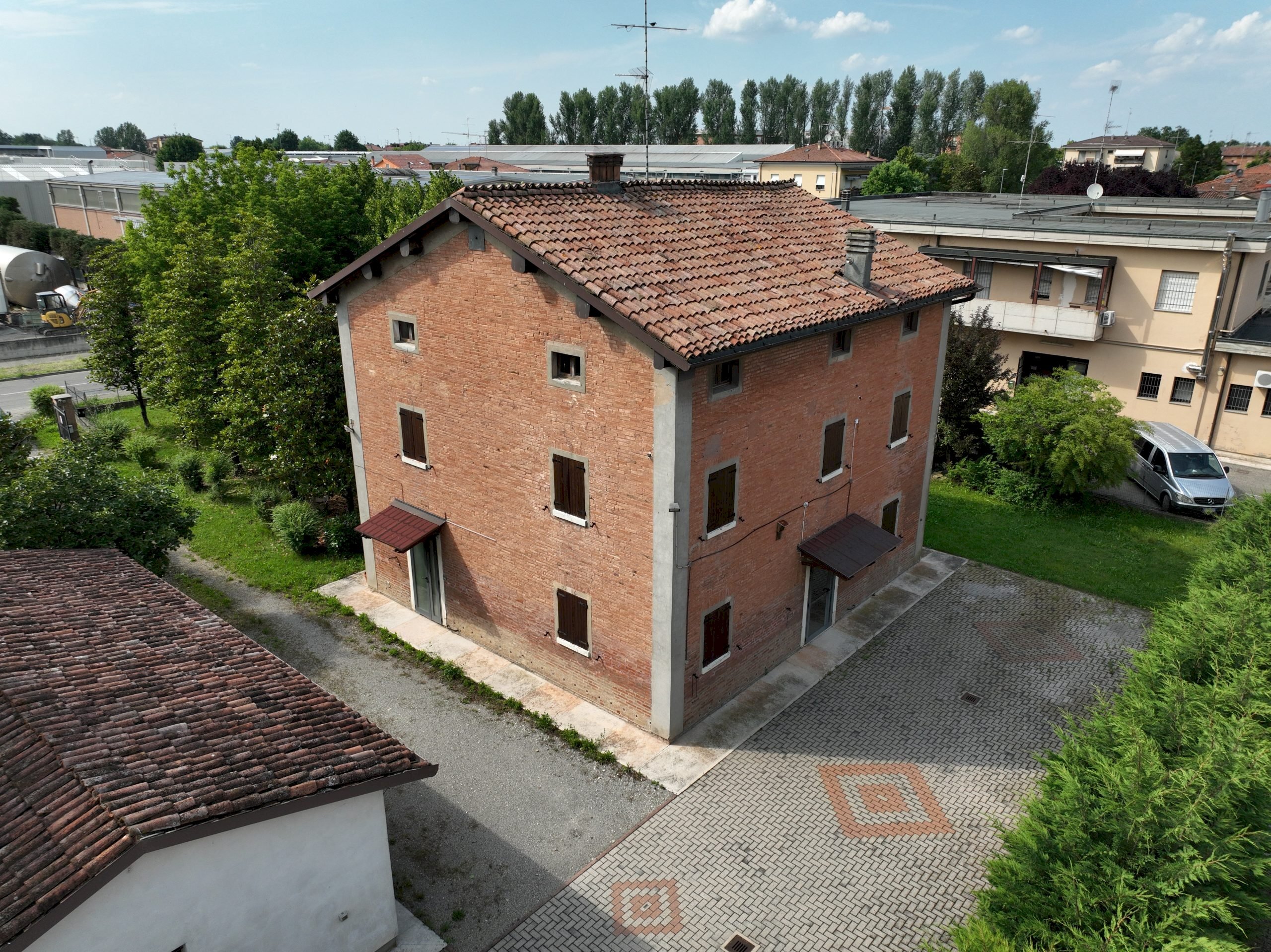 SOLIERA, IN VENDITA CASA INDIPENDENTE INIZIO 900 CON GIARDINO E DEPENDANCE