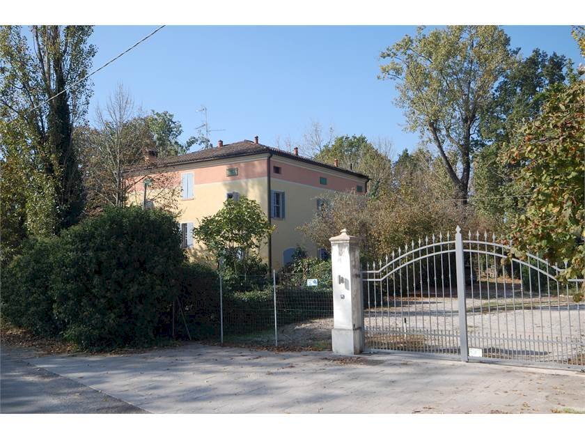 Villa In Vendita