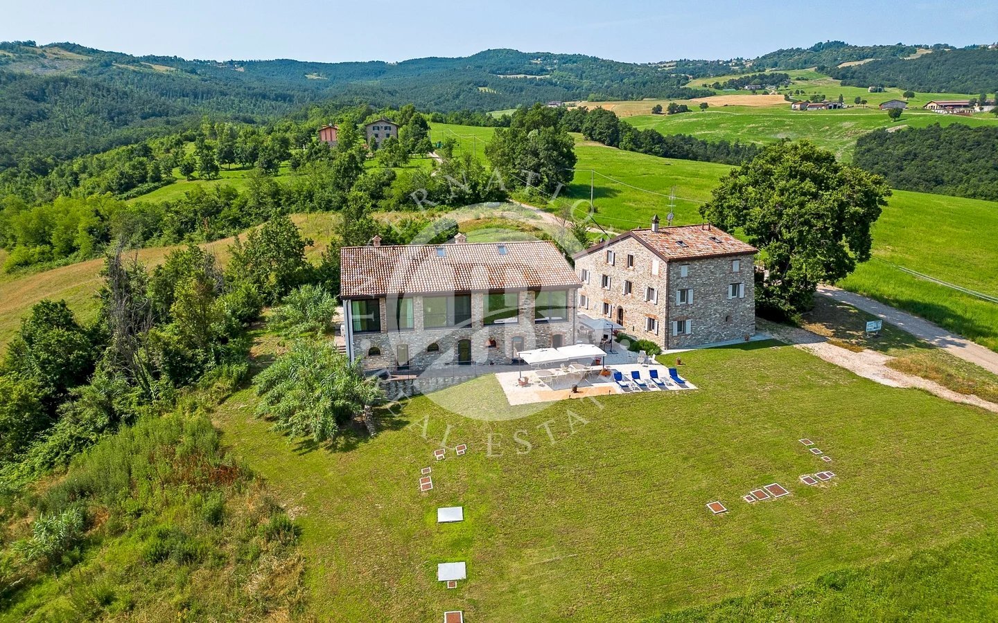 SPETTACOLARE PROPRIETA’ DI NUOVA COSTRUZIONE SULLE COLLINE BOLOGNESI