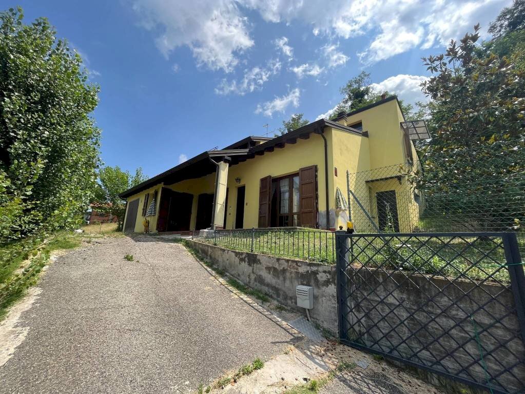 VILLA INDIPENDENTE CON GIARDINO, GARAGE E TERRAZZO