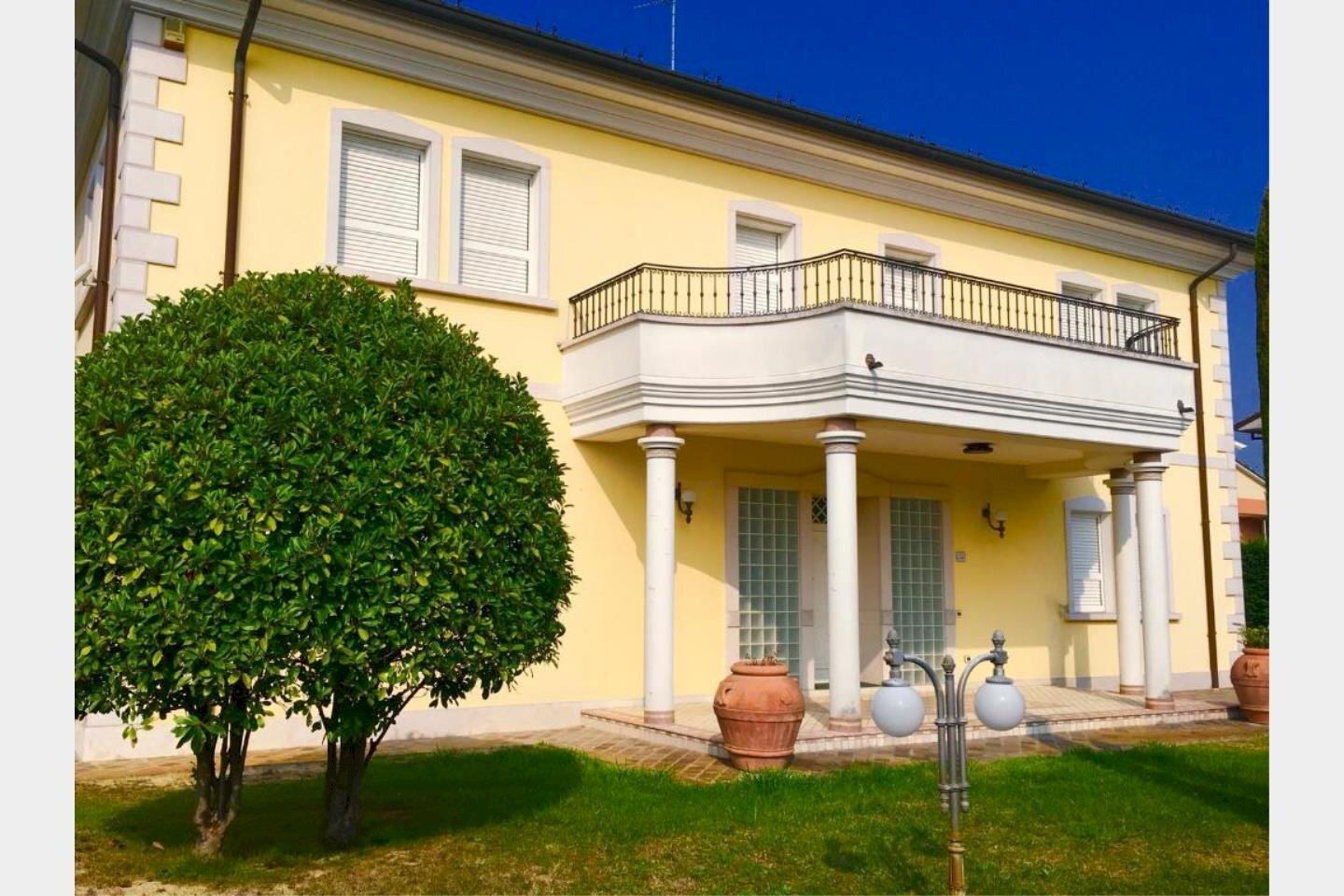 Villa stile liberty Via Pezzi Alfonsine