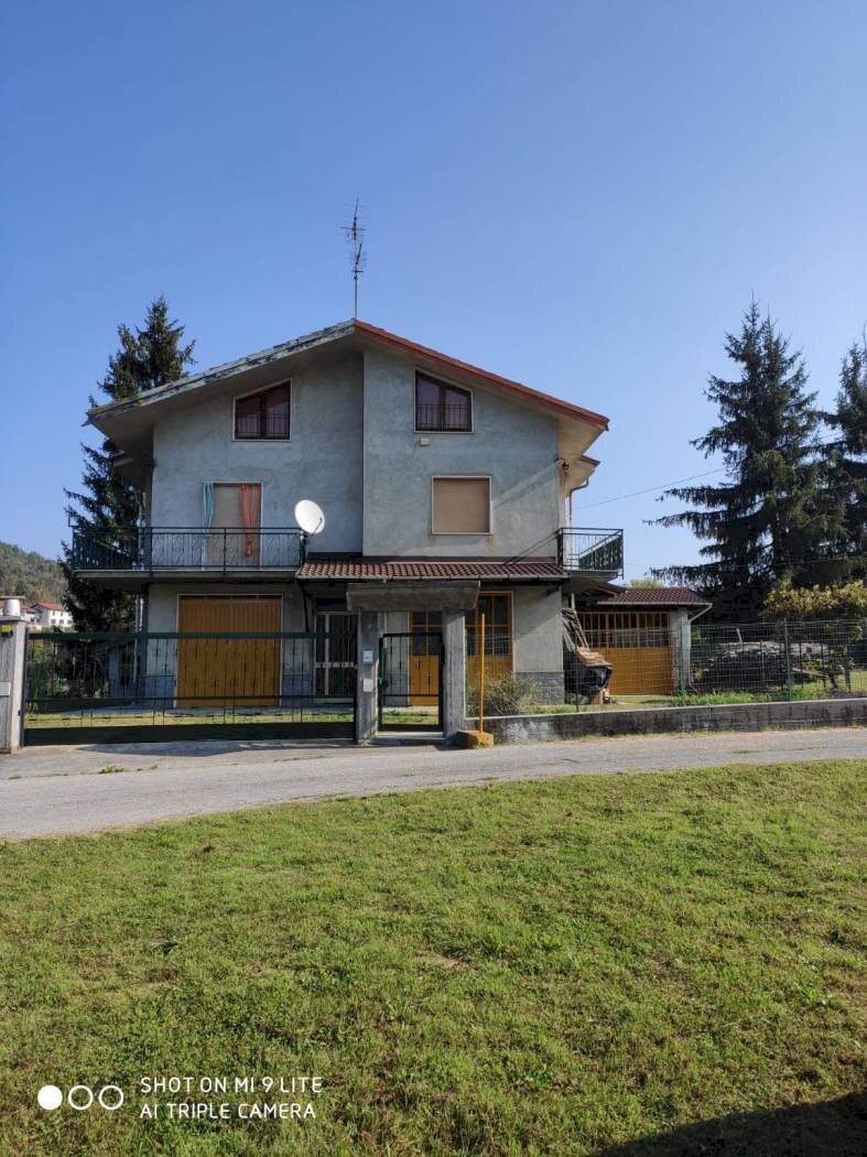 Sale Langhe Casa indipendente con terreno