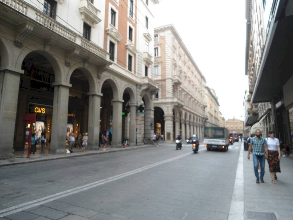 PIAZZA MAGGIORE AD.ZE STRADA GRANDE PASSAGGIO NEGOZIO MQ 40