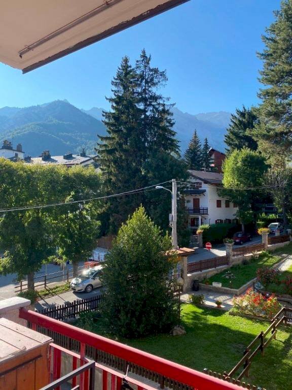 BARDONECCHIA IN ZONA CENTRALE CON BALCONE