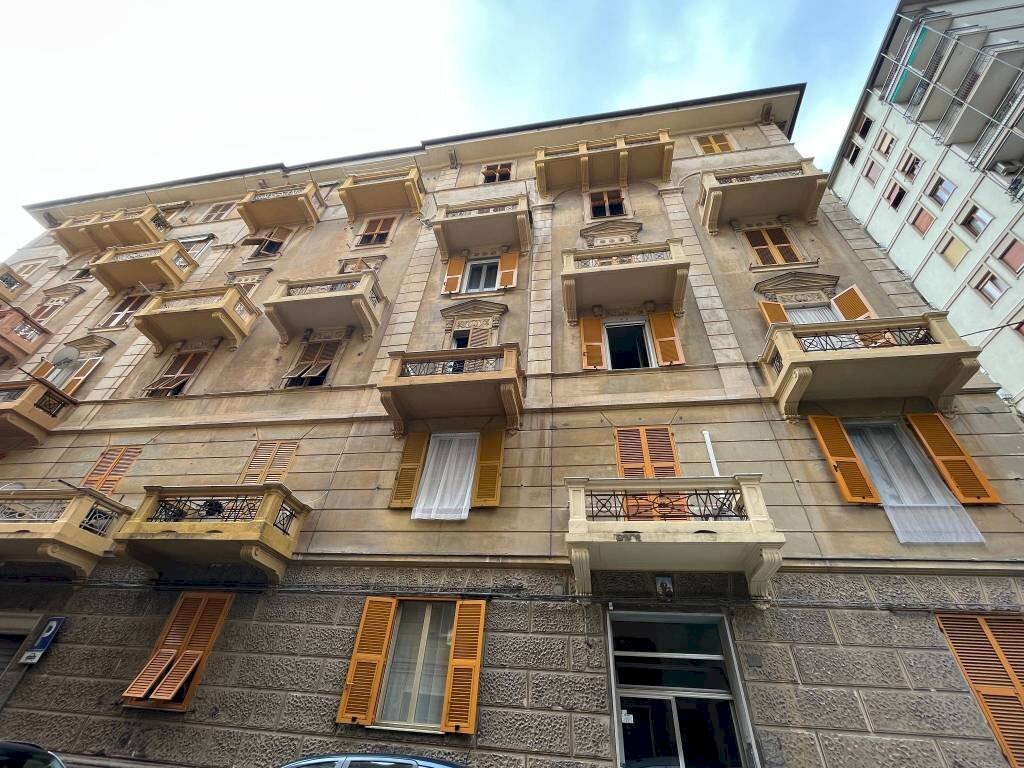Vendita Appartamento via Casimiro Corradi, Genova