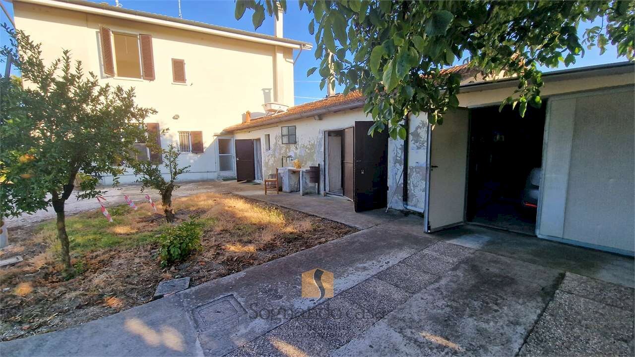 Campiano, casa con due appartamenti