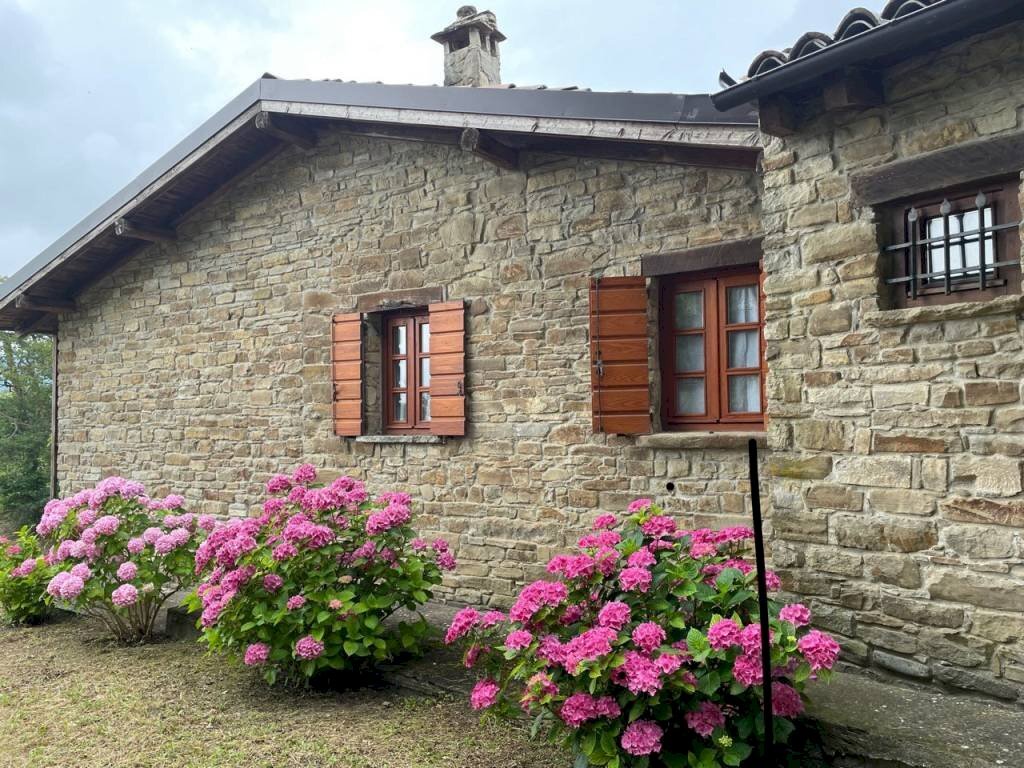 Roccaverano casa indipendente immersa nel verde e Panoramica