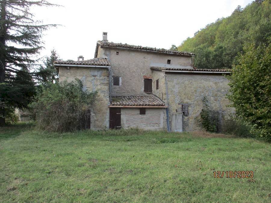 Loiano, Appennino Bolognese antico piccolo borgo in sasso