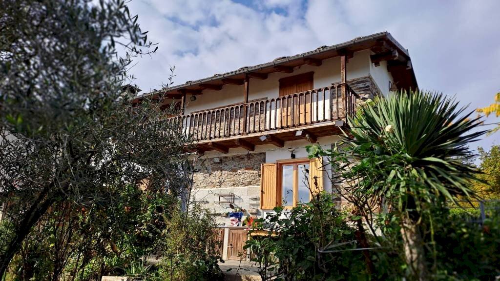 120.000 EURO, BAGNOLO COLLINA BELLA CASA CON TERRENO